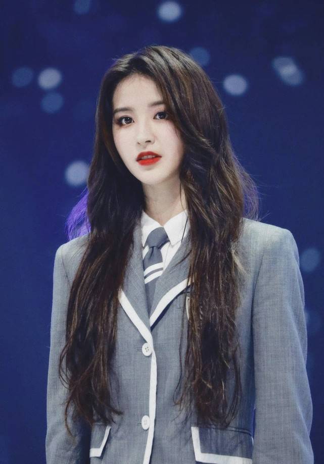 内地|金子涵加入乐华新女团，公式照被吐槽无美工，造型身材管理引争议