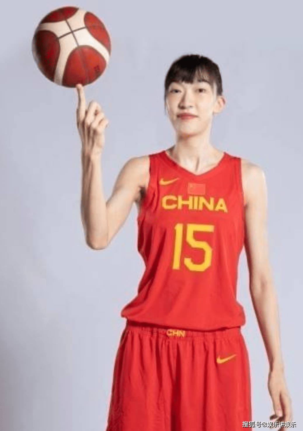 最好地诠释偶像的意义!女篮球员韩旭评价肖战:不忘初心!_影响_中国女