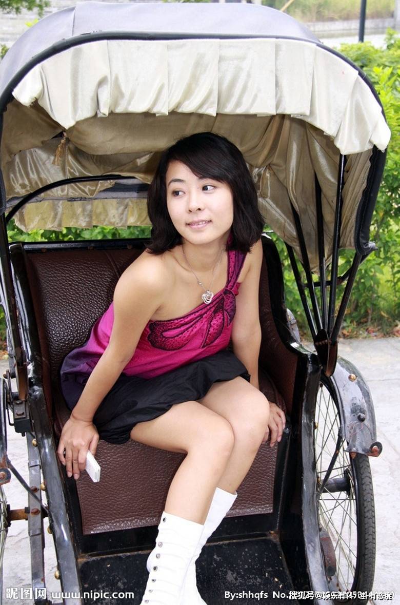 原创王珞丹与姐姐同框姐姐王楚函才貌双全容颜胜过王珞丹