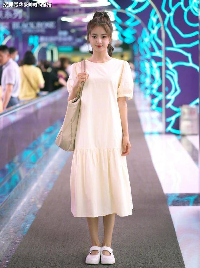 身材 初夏新穿法：凉鞋+裙子，清爽时髦又洋气，拯救你的不会穿