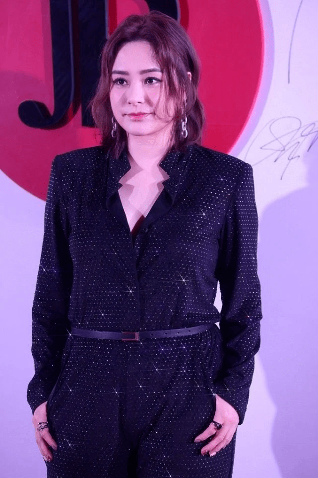 美貌 40岁阿娇也老了！新剧穿皮草变最胖妲己美貌打折，大妈身材太抢眼