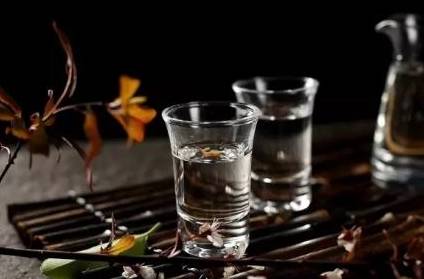 人体|酒问丨白酒的有益成分有多少?一杯白酒真的等于57味中药?