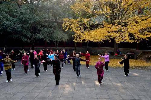 人群|空腹锻炼与吃完早餐锻炼，哪种减肥效果最好？2种人适合吃完再炼