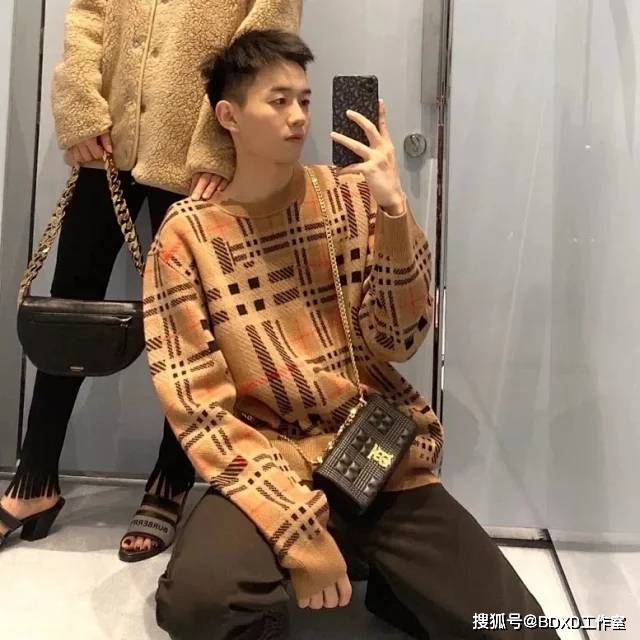 细节 巴宝莉/Burberry 21FW 对比感格纹羊绒针织衫