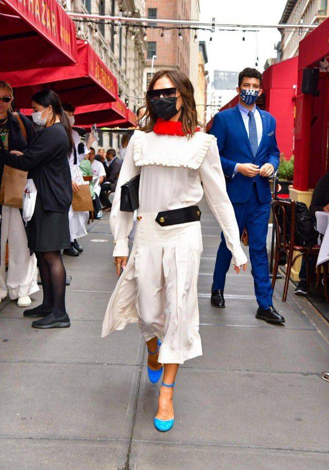 衣领 瑜伽服秀出曼妙曲线,身材特点显著