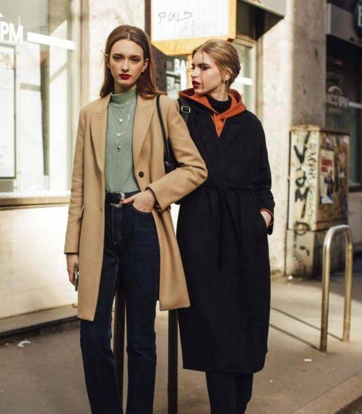 整体 “大衣+高领毛衣”才适合中年女人,5种叠穿方案,时髦整个冬天