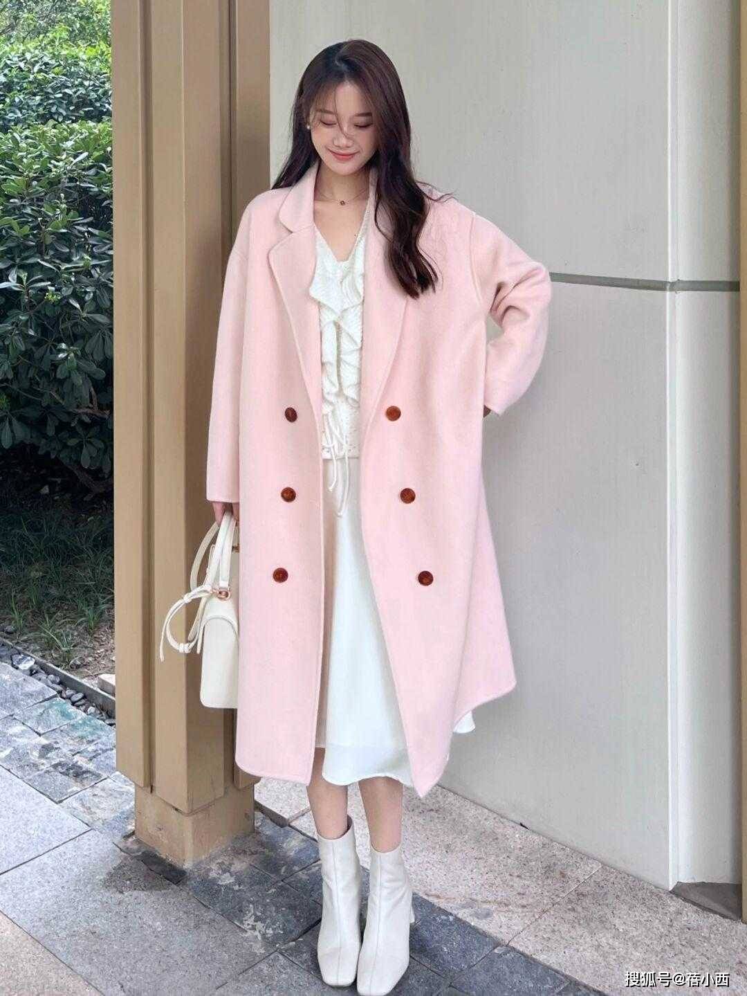 高领衫 不管奔三奔四，买大衣就选“樱花粉”减龄色，穿上不动声色就很美