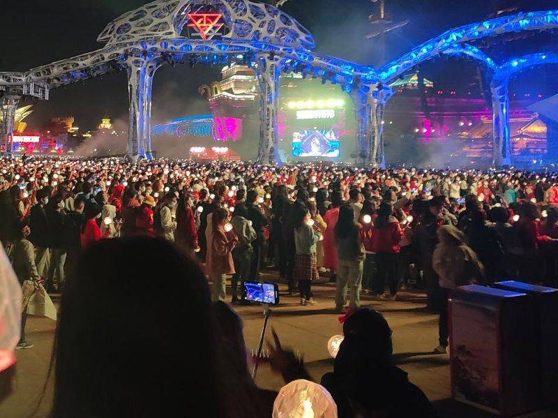 站票|华晨宇演唱会成蹦迪现场,全程站票好评不断,带你沉浸式体验狂欢