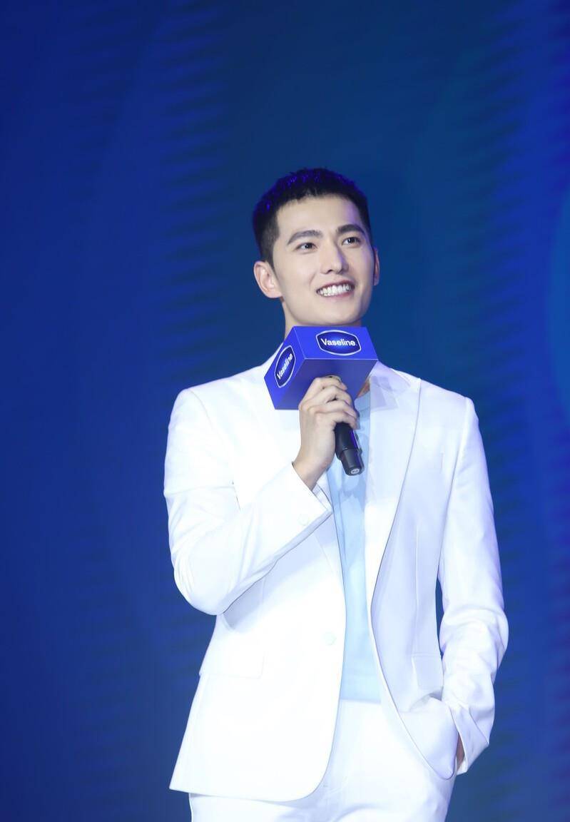 杨洋千|娱乐看点:范丞丞王安宇,杨洋千玺,张新成王源,赵丽颖杨紫