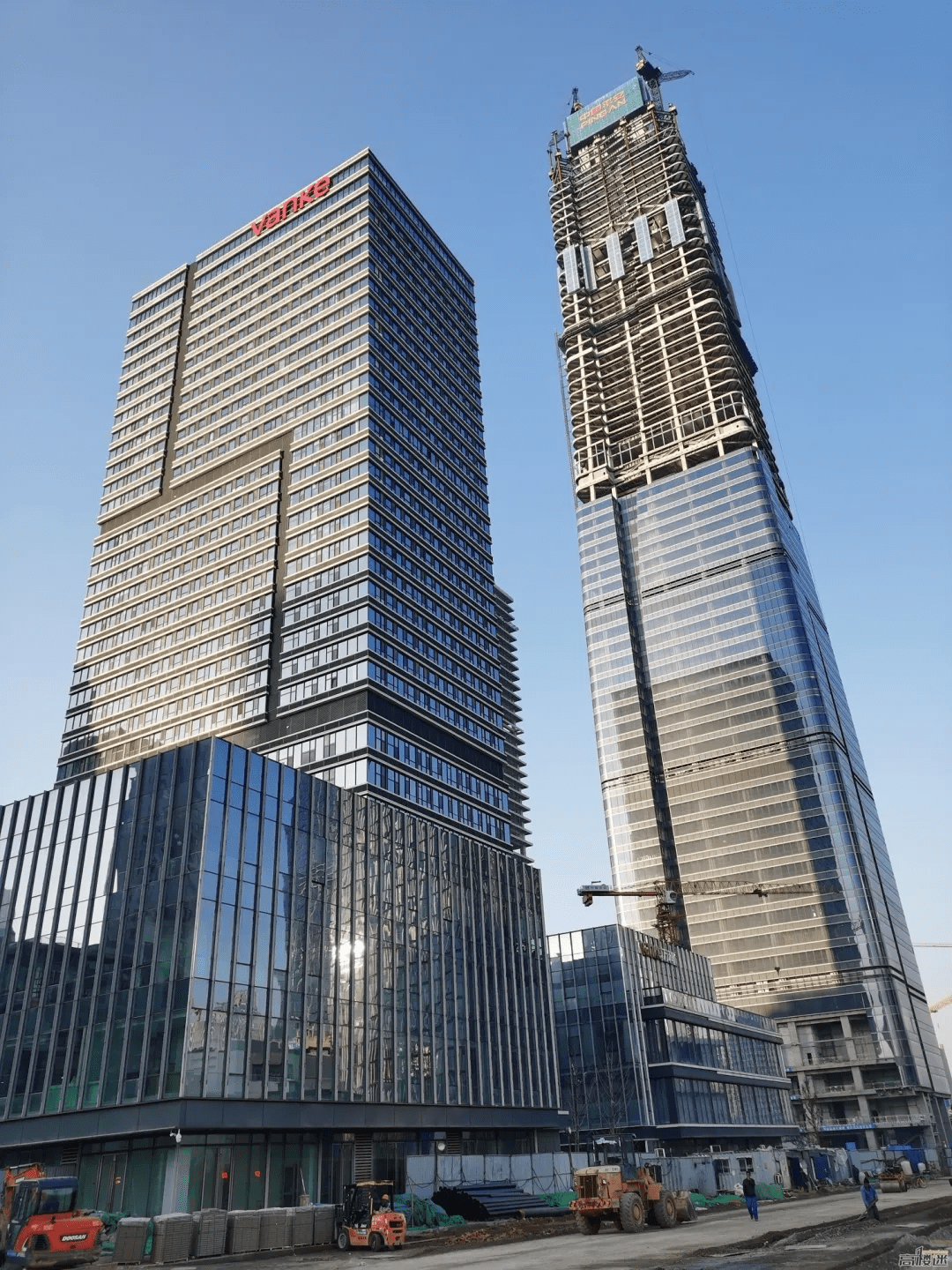 浏览济南cbd核心区:地面道路尚未完全建好,高楼林立都市感强_商业