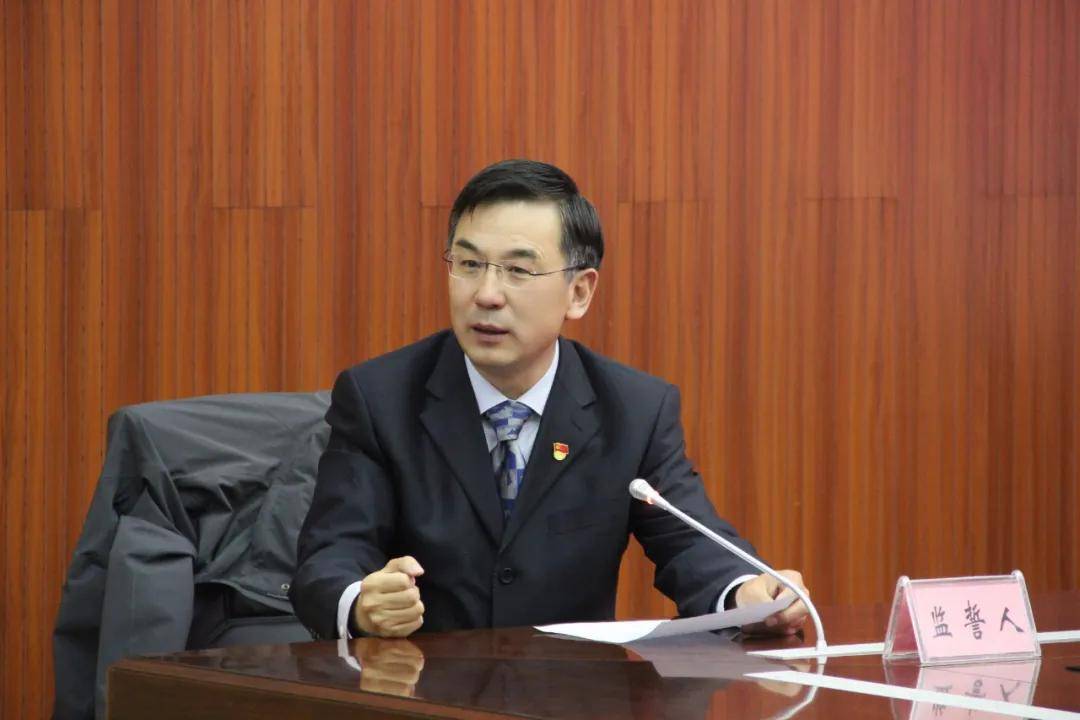 12月3日,区旅发厅举行了宪法宣誓仪式,厅长王松平担任宣誓仪式监誓人