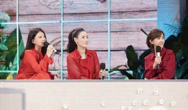 身材 李湘和张柏芝同框亮相，还同穿红裙，李湘端庄大气更胜一筹