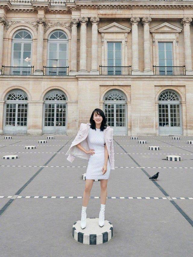 身材 李念穿衣真“胆大”,身穿一袭蕾丝连衣裙性感魅力,娇俏优雅