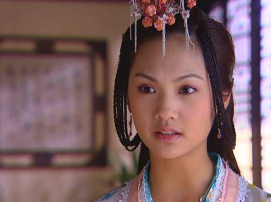 杨丞琳当女明星失去“铁刘海”，躲过了唐嫣和程潇，没料到被沈月圈粉了