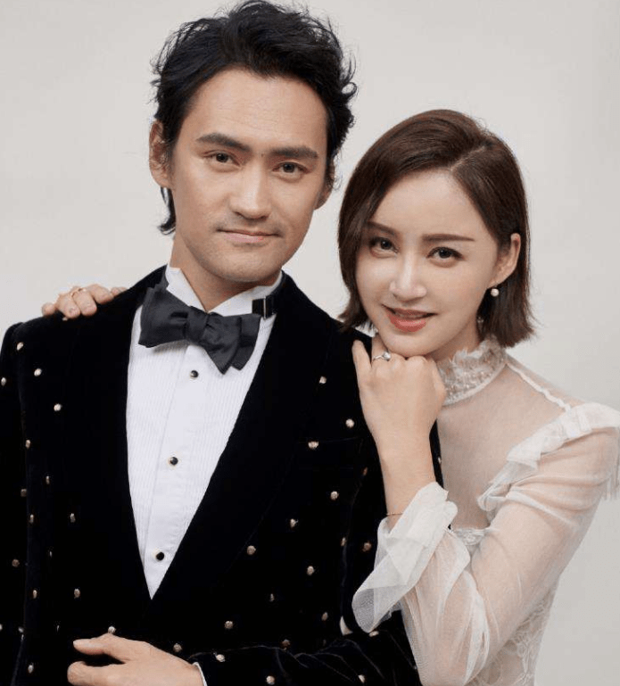 袁弘夫妇合体秀恩爱,扫楼都要粘着一起走,张歆艺瘦身成功后好美_减肥