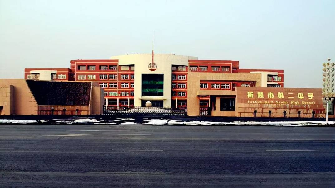 其中,东北的第一名,花落抚顺市第二中学的徐明睿.