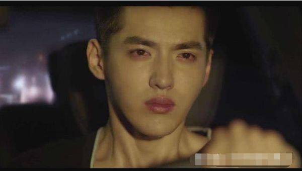 吴亦凡是一个歌手,不过最近几年他也尝试过拍戏,他不但长得很帅气