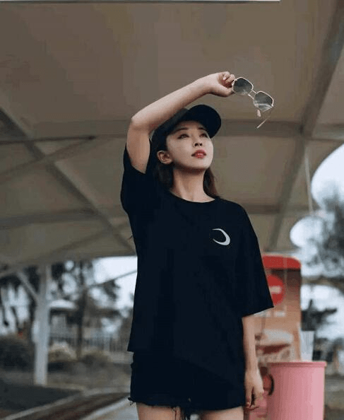 一天涨粉23万快手服饰主播梁小梁的二次爆发