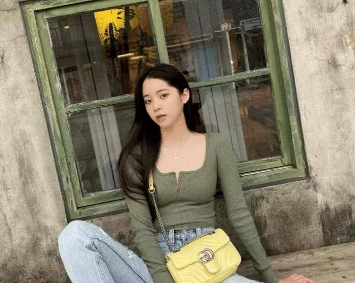 如何变成一个成熟稳重的女孩 12ae0076c36346e3b7acf4954938dded.jpeg