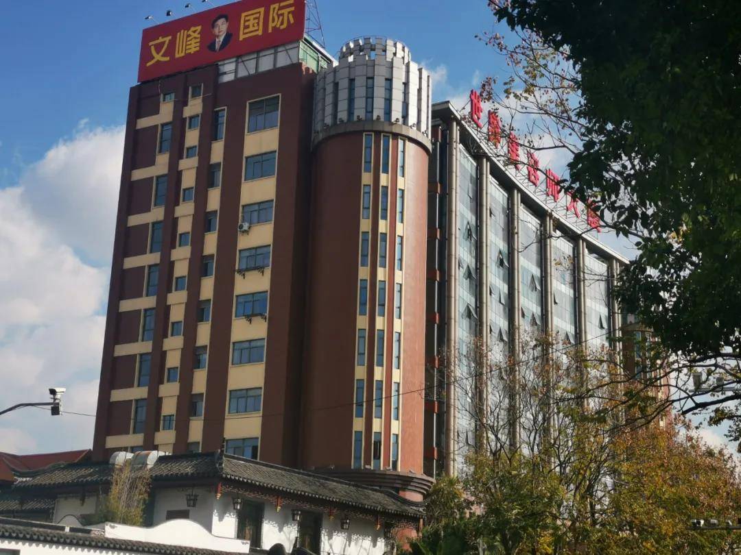 职场 年入20亿!“开天眼”的文峰老板,上海滩浩哥火了