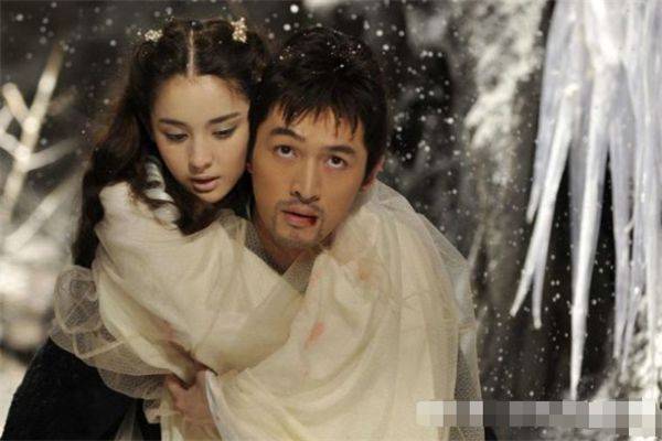 梁小冰|4位古装剧的圣女角色，娜扎白莲花，梁小冰美腻，图4是儿时回忆