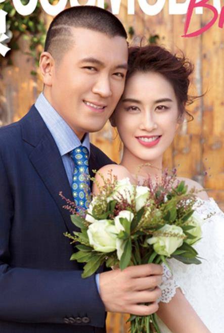 明星夫妻真会玩!黄圣依穿着高跟鞋抱着洋子 承受一切的是高跟鞋