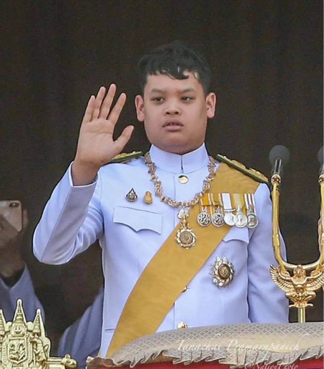 王后和贵妃都参加纪念活动提帮功意外缺席年轻嫔妃没资格参加