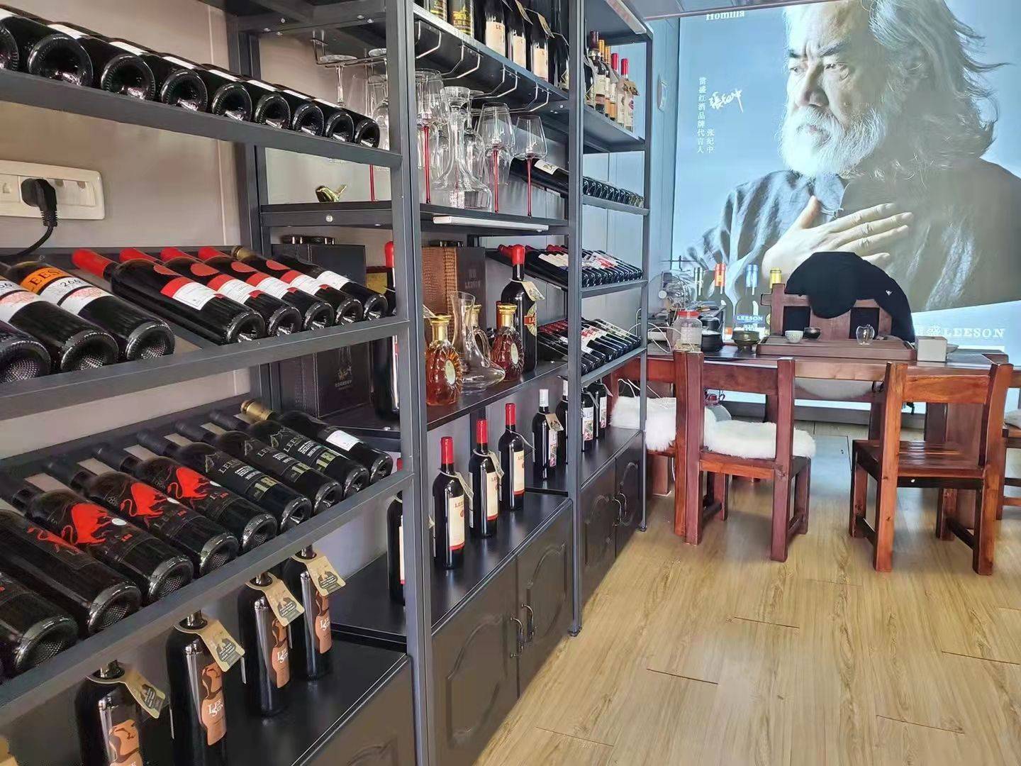 庆功时刻,云仓酒庄与您共享欢腾!