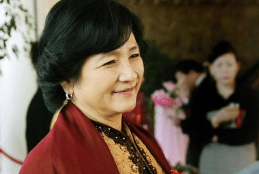 后来郑佩佩在投资的节目收视惨淡,公司也宣告破产,可原文通却觉得无