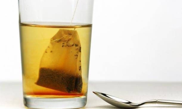 眼睛|不论男女,晨起时若有这4种症状,十有八九是肝不好,别忽视了