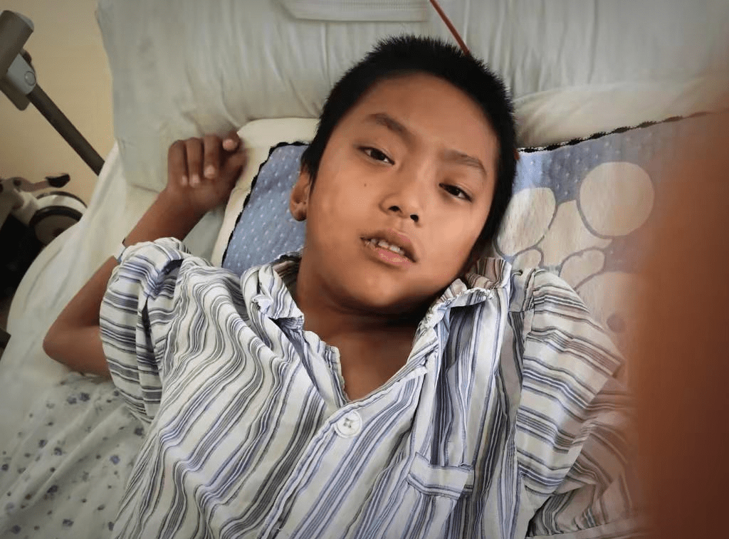 感动29岁女主播奔波千里为素不相识白血病男孩寻求帮助