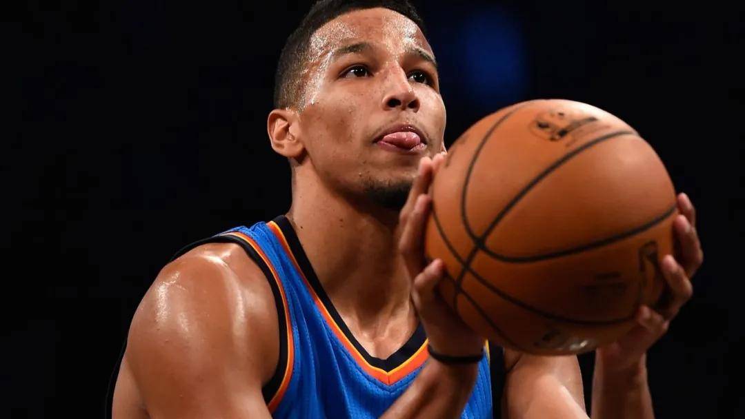 希尔|肌腱撕裂！赛季报销！他的NBA生涯可能要结束了