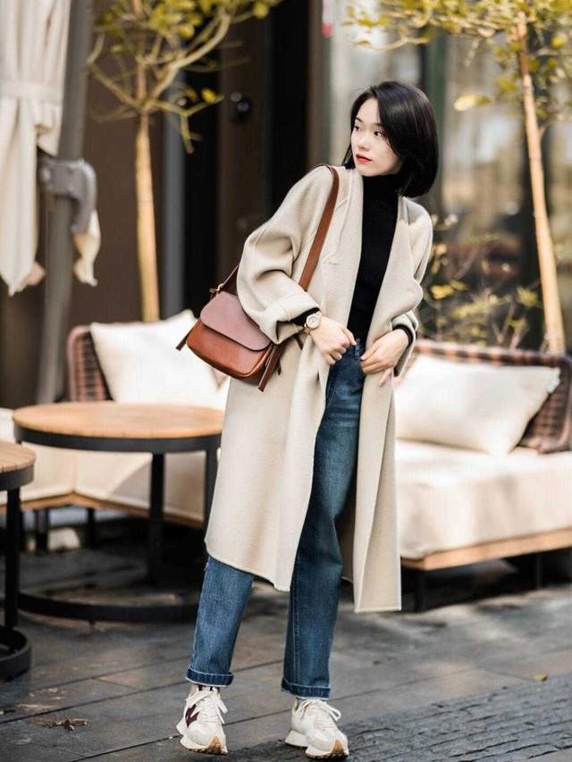 黑色 这个冬季天寒地冻，今年流行“大衣+裤子”温暖优雅，女神范十足