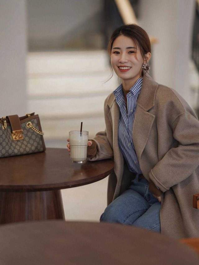 黑色 这个冬季天寒地冻，今年流行“大衣+裤子”温暖优雅，女神范十足