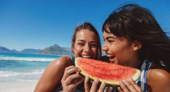 饮食|肾病患者能吃西瓜吗？说说肾病尿蛋白、潜血的饮食禁忌