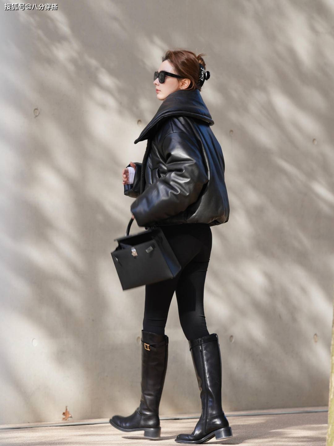 颜色 冬天“羽绒服”的高级穿法是这样的，保暖舒适又高级，谁穿谁美