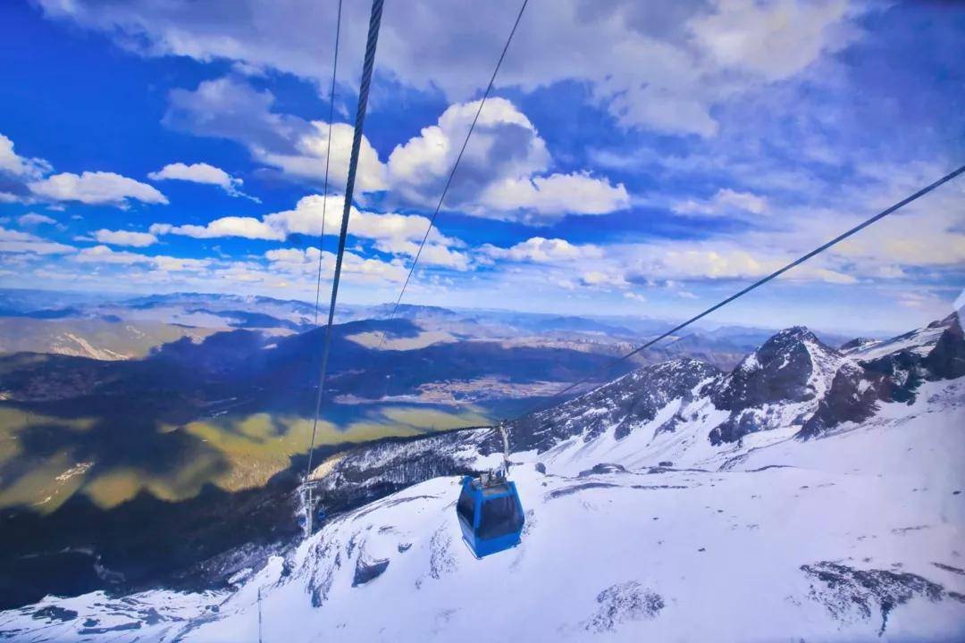 中國 玉龍雪山滑雪場而滑雪作為