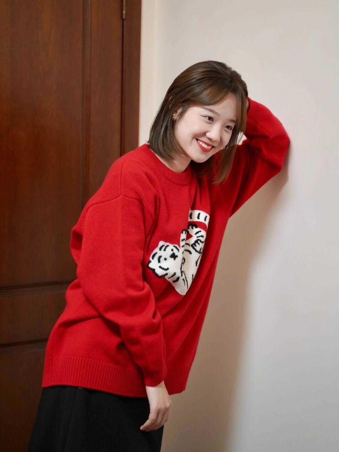 下装 冬天不要只会穿黑白灰，“红色”抢眼高调又显白，时髦又有气场