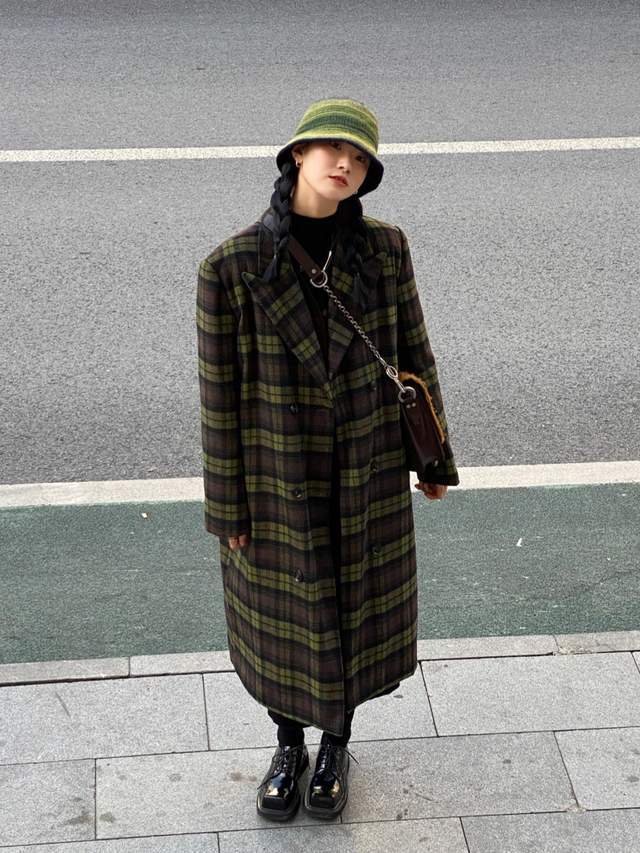 身材 今冬试试“针织连衣裙+大衣”，让你既有风度又有温度，温暖优雅