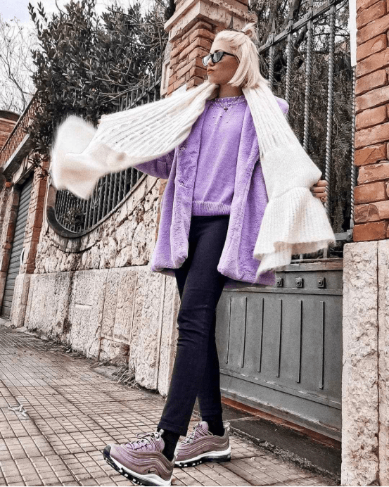 缺点 香芋紫优雅又高贵，唯一的缺点就是显老，照以下四点穿巨时髦