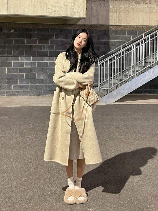 身材 今冬试试“针织连衣裙+大衣”，让你既有风度又有温度，温暖优雅