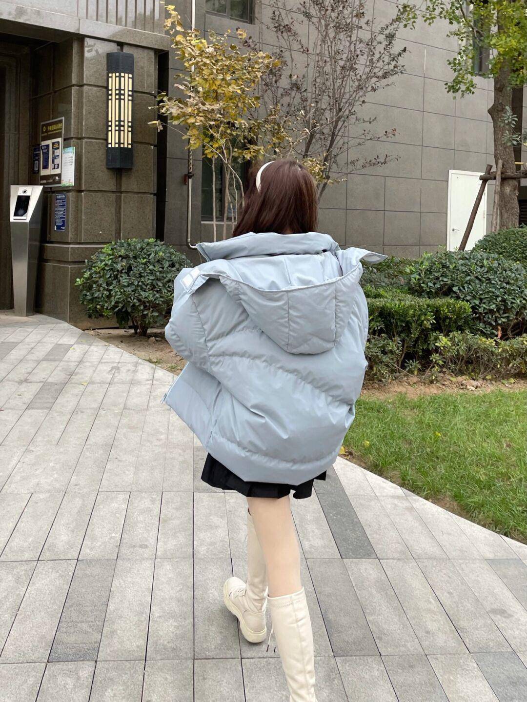 美眉 冬季外出穿“羽绒服”，这才是最佳穿法，实用百搭又气质