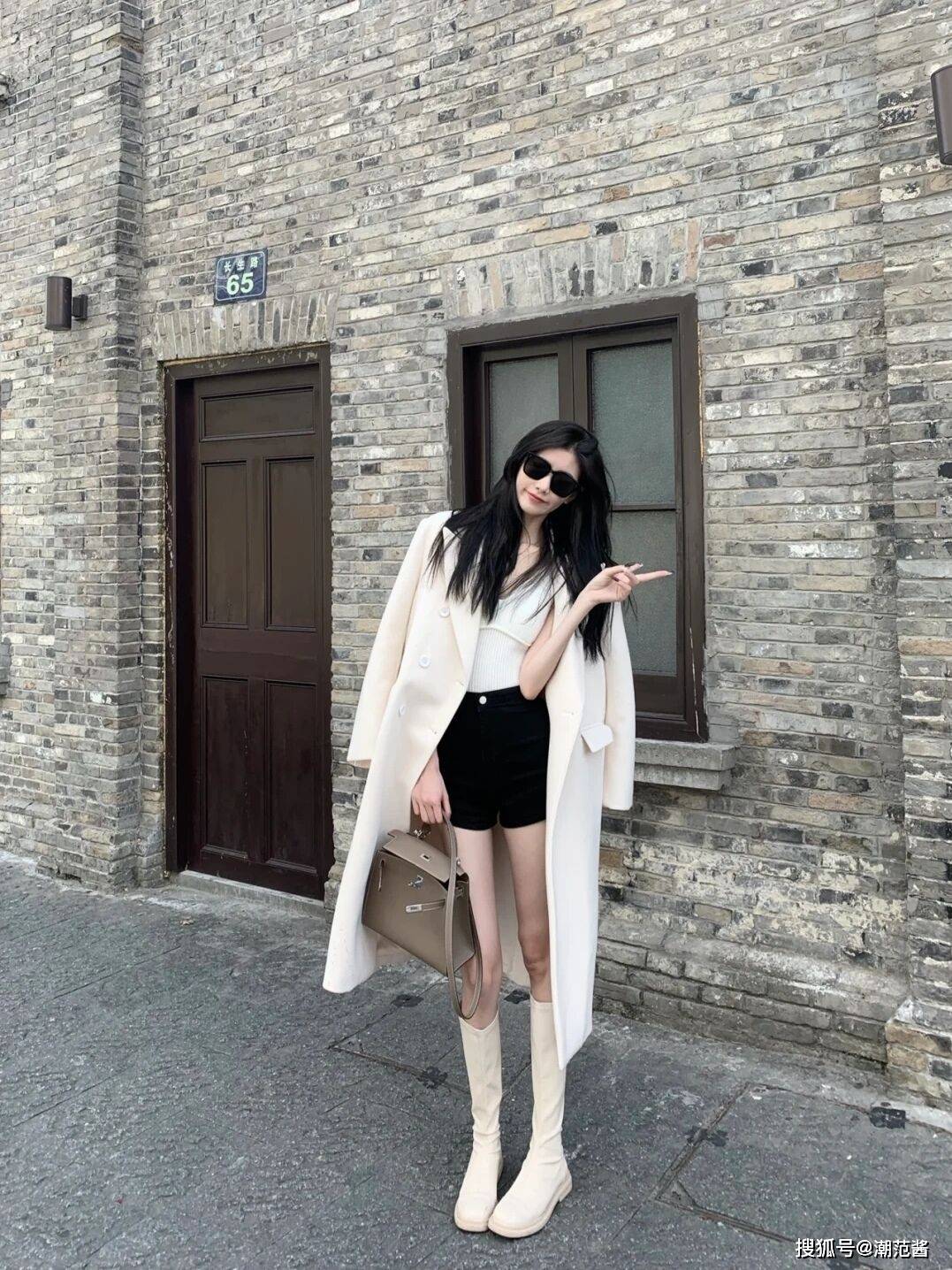 设计 冬季长靴搭配少不了，高挑身材巧妙设计，小小层次感学起来