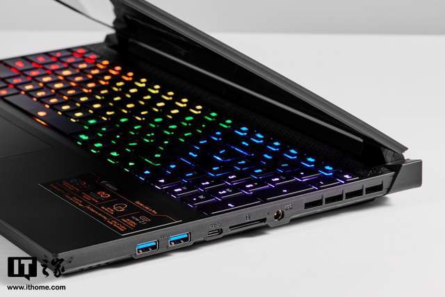 评测|AORUS 15P XD RTX 游戏本评测：130W RTX 3070 加持，跑满 300Hz 电竞屏