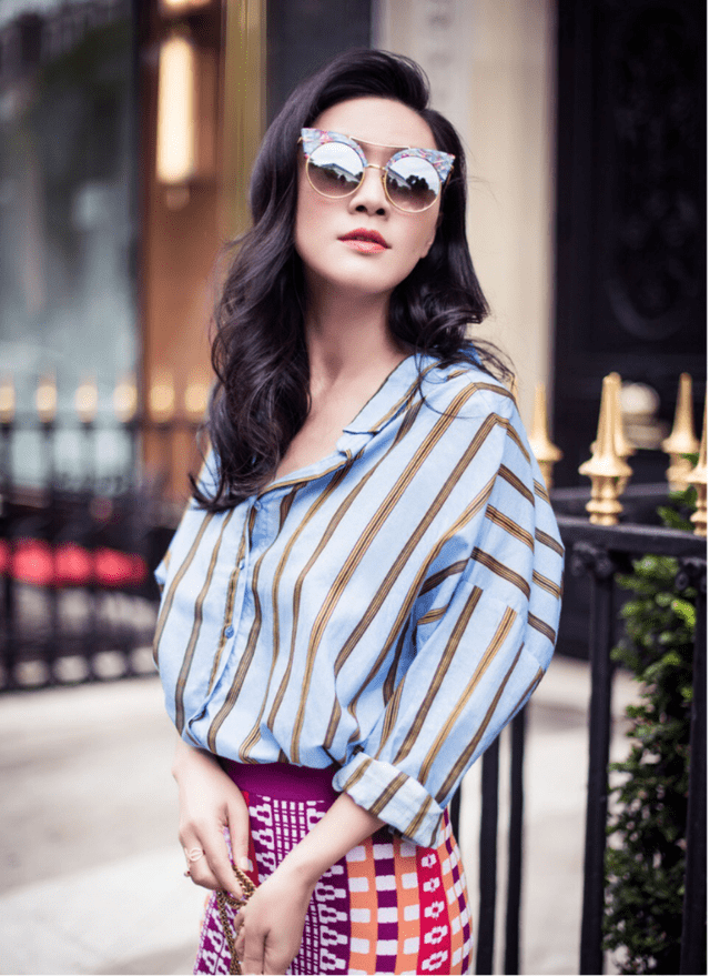 好身材 45岁田海蓉真抗老！条纹衬衫搭配包臀裙干练精致，韵味十足