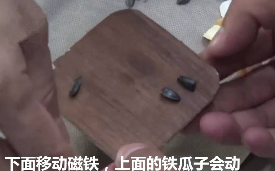 碗里放入5粒瓜子，围观群众猜单双，老人连中2次后，第3次全押了_段荣_摊主_团队