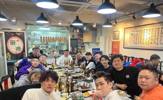 张九南|德云六队炫学习氛围，一本正经讨论画风逐渐跑偏，张鹤伦果然机智