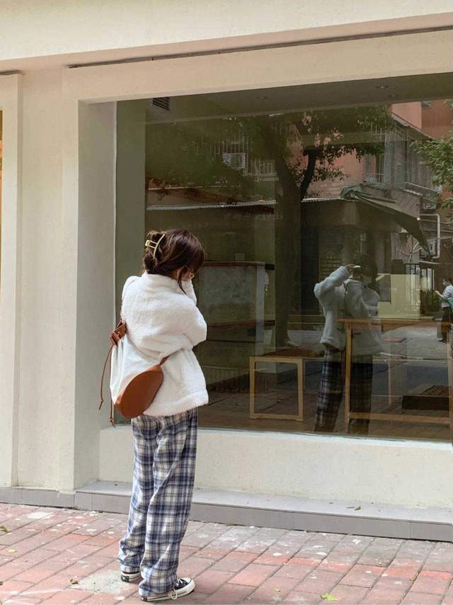 颜色 比大衣暖和，比羽绒服时尚，冬天的羊羔毛外套比想象更漂亮