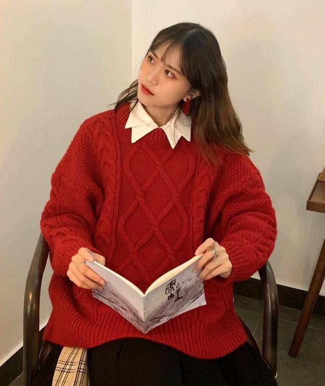 毛衣 今年流行的“红色毛衣”，如何搭配才显高级气质？