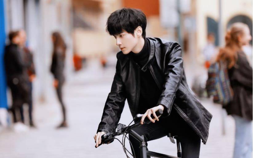 碰撞|罗云熙宋茜毫无cp感！男主身形修饰全靠“垫肩”，没古装惊艳